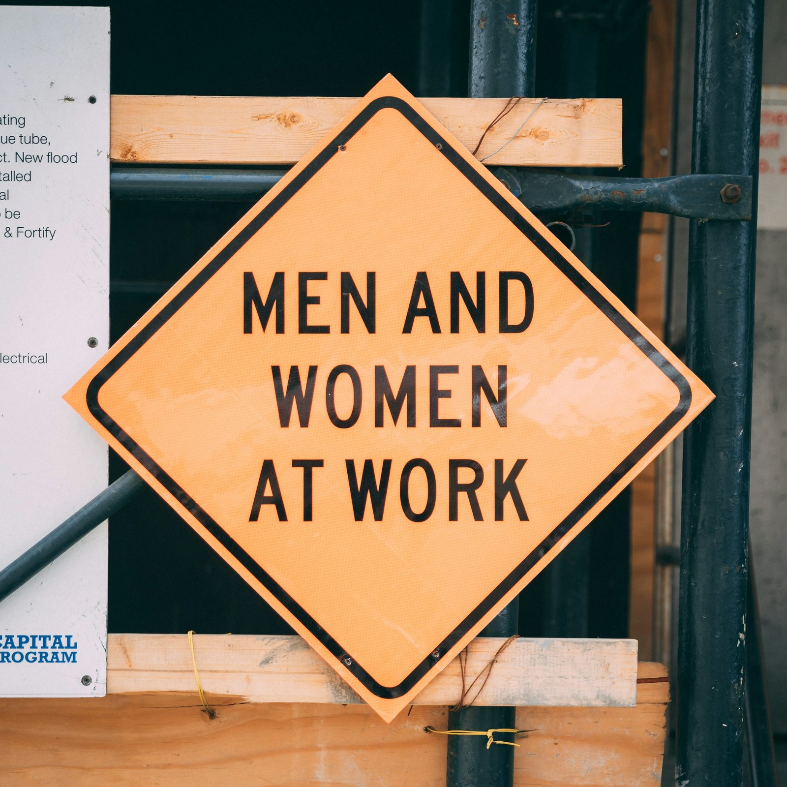 Construction Crew Available — Fit-out & Renovation